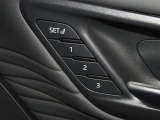 運転席のパワーシートは3名様分までメモリー機能付きです。