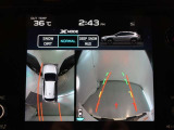 パノラミックビューモニター付きです。車両を上から見たような映像をモニター画面に表示。運転席からの目視では見にくい、車両周辺の状況をリアルタイムでしっかり確認できます。