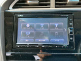 DVD・CD、フルセグTV、FM・AMラジオ、iPod、SDなど多彩なオーディオ機能に対応。ドライブ中もお好みの音楽や映像を楽しめます