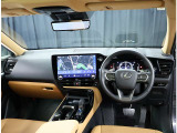 デザインもよく、居心地のよい運転席ですね。分かりやすいスイッチ類ですから操作もしやすく運転をサポートします。