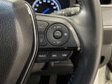 【ステアリングスイッチ】運転中に視線を前に向けたまま画面の操作できます。