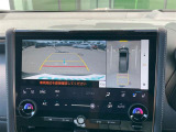 【パノラミックビューモニター】クルマを真上から見下ろした視点で駐車をサポートします。クルマの斜め後ろや真横など、いち早く障害物に気が付くことができます。