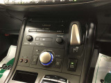 運転席・助手席にはシートヒーターが設置されています。寒い冬はもちろん、夏の冷房中に冷えやすい下肢を温めてくれます。