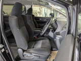 高いホールド性で運転姿勢が安定します。長距離ドライブでも疲れにくいのが魅力です。快適なドライビングライフをお送りください♪