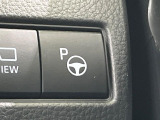 【リモート機能つきアドバンストパーク】専用スマートフォンアプリの使用で、車外から遠隔駐車・出庫が可能な先進機能。広い場所で乗り降りしたい時に便利です♪