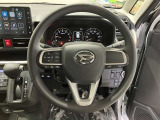 ステアリングから手を離さず、運転に集中したままオーディオ等の操作ができます。