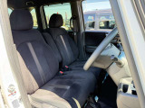 運転席シート廻りは使用感も少なく、良好な状態となっています。前オーナー様が丁寧に使っていたことがよくわかりますね。