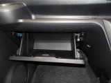 車検証入れなどに便利なグローブボックスです。