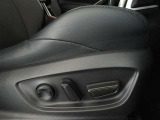 パワーシート搭載。微妙な調整が手軽にでき、ピッタリのポジションで運転することが可能です。