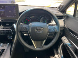インテリアに合わせたデザインのステアリングは、運転される方のことも考え、運転しやすい形状、大きさです。是非一度、実際に触ってお確かめください。