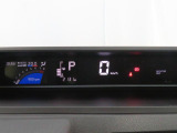 デジタルメーターのレイアウトを最適化しました。運転時のストレスを軽減し安全・安心な運転へ貢献します。