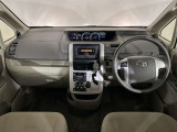 運転しやすく、室内が明るいベージュ内装となっております。