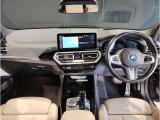 ☆センターパネルを運転席側に僅かに傾けたBMW独特のインパネ☆【駆け抜ける歓び】はここからもスタートしております☆