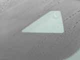 【i-ACTIVESENSE】走行中に前方の車両等を認識し、衝突しそうな時は警報とブレーキで衝突回避と被害軽減をアシスト。より安全にドライブをお楽しみいただけます。