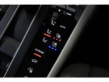 シートヒーターとベンチレーターが搭載されております。一年中ドライビングを快適にするマストアイテムとなります。