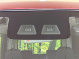 【スマートアシスト】走行中に前方の車両等を認識し、衝突しそうな時は警報とブレーキで衝突回避と被害軽減をアシスト。より安全にドライブをお楽しみいただけます。