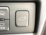 【パワーバックドア】スマートキーや運転席のボタンを押すだけでリアゲートが自動で開閉します!荷物を持っている時や、高い位置にあるバックドアを閉める際に便利な機能です♪