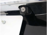 バックモニター付なので後退時に後方が見えるので安心。 車は構造上、死角がたくさんなので万が一を考えると必須ですね。 あくまで補助の為の装備、バックは目視で確認する事が重要ですよ。