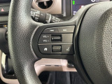 ステアリングにオーディオ操作スイッチが付いています。オーディオ画面に直接タッチしなくても操作が出来ますので、運転に集中できます。
