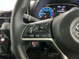 【ステアリングスイッチ】運転中に前方から目線をそらすことなくオーディオ等の操作が可能な便利機能!安心&快適なドライブを演出してくれます。