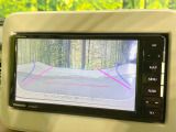 【バックカメラ】駐車時に後方がリアルタイム映像で確認できます。大型商業施設や立体駐車場での駐車時や、夜間のバック時に大活躍!運転スキルに関わらず、今や必須となった装備のひとつです!
