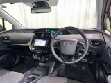 運転席まわりです。 各操作スイッチは使いやすい位置に配置されてます。