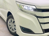 【LEDヘッドライト】悪天候や夜間走行時も良好な視界を確保し安心して運転できる高輝度LEDヘッドライトを装備!点灯速度が早く、消費電力も抑えられています。