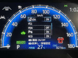 レーンディパーチャーアラートとは車線または走路からの逸脱の可能性を警告すると共に、車線または走路からの逸脱を避けるためのハンドル操作の一部を支援する機能です。詳細は販売店スタッフまでおたずねください。