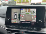 まるで真上から見ているような、視認性の良いアラウンドビューモニターです。駐車が苦手な方でもこれでらくらく駐車できますよ。