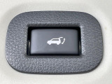 【パワーバックドア】スマートキーや運転席のボタンを押すだけでリアゲートが自動で開閉します!荷物を持っている時や、高い位置にあるバックドアを閉める際に便利な機能です♪