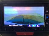 【バックカメラ】運転が苦手な方も車庫入れラクラクです!ギアをリバースに入れれば自動的に切り換わりますので、面倒な操作は不要です♪狭い駐車場もお車を傷つけず安心ですね!