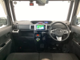 【前方視界】開放的な前方視界!運転がしやすく疲れにくいです♪窓が大きく、見通しがとっても良いおクルマですよ♪