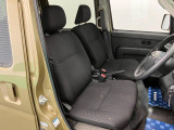 【フロントシート】さまざまな体格の方が快適に運転ができるよう配慮したシートになっております。