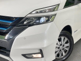 【LEDヘッドライト】悪天候や夜間走行時も良好な視界を確保し安心して運転できる高輝度LEDヘッドライトを装備!点灯速度が早く、消費電力も抑えられています。