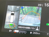 【アラウンドビューモニター】専用のカメラにより、上から見下ろしたような視点で360度クルマの周囲を確認することができます☆死角部分も確認しやすく、狭い場所での切り返しや駐車もスムーズに行えます。