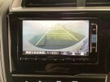 【バックカメラ】運転が苦手な方も車庫入れラクラクです!ギアをリバースに入れれば自動的に切り換わりますので、面倒な操作は不要です♪狭い駐車場もお車を傷つけず安心ですね!