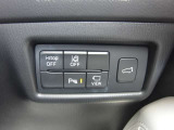 衝突軽減ブレーキなどの安全装備もしっかりと装備されております!また、リアパワーゲートも付いてます!