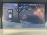 車を真上から見ているように、周囲の状況を把握しながら安心して駐車が行えるアラウンドビューモニター!