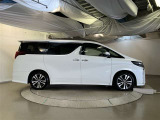 運転席側も電動スライドドアになってます。ショッピングなどでのお買い物時手がふさがっていてもドアに軽く触れるかリモコンで開閉できるので便利です!