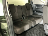 1列目から3列目まで広々大空間です。3列目シートは荷物が多い時や不要な時はアレンジして荷室として使用することが可能で便利に使えます