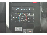 左右独立温度コントロールフルオートエアコンです。運転席、助手席それぞれで独立して温度設定ができます。冷え性の方が乗っても安心ですね♪