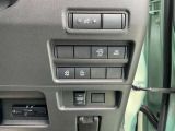 人気の両側電動スライイドドア付き!両手が塞がっていても足でも開けれるハンズフリー機能付きです。