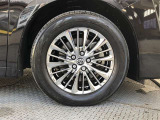 純正17インチアルミ!タイヤサイズは225/60R17です