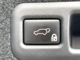 【パワーバックドア】スマートキーや運転席のボタンを押すだけでリアゲートが自動で開閉します!荷物を持っている時や、高い位置にあるバックドアを閉める際に便利な機能です♪
