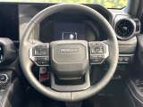 インテリアに合わせたデザインのステアリングは、運転される方のことも考え、運転しやすい形状、大きさです。是非一度、実際に触ってお確かめください。
