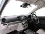 ダイハツのお店では、ダイハツ車を知り尽くしたプロフェッショナルが、専用の診断機器を使って各システムを点検しております。