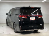 弊社の商品車両は横浜本牧にあります本部で隅々までチェックを行い、トヨタの厳しい商品基準をクリアした車両を展示しています。ご安心してお選びいただけます。
