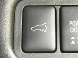 【パワーバックドア】スマートキーや運転席のボタンを押すだけでリアゲートが自動で開閉します!荷物を持っている時や、高い位置にあるバックドアを閉める際に便利な機能です♪