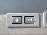 【パワーバックドア】スマートキーや運転席のボタンを押すだけでリアゲートが自動で開閉します!荷物を持っている時や、高い位置にあるバックドアを閉める際に便利な機能です♪