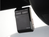 ◆ドライブレコーダー◆映像・音声などを記録する自動車用の装置です。 もしもの事故の際の記録はもちろん、旅行の際の思い出としてドライブの映像を楽しむことができます。